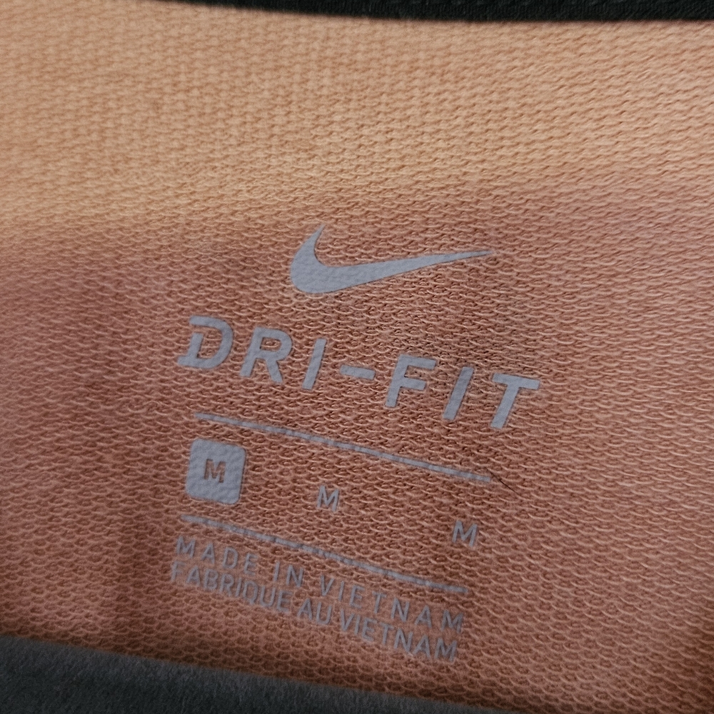 Nike - Picture 3 of 4